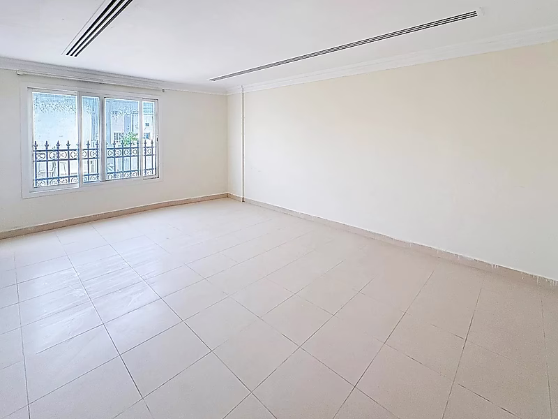 EXQUISITE 4-BEDROOM RESIDENCE WITH LUXURIOUS SPACES - Photo 3