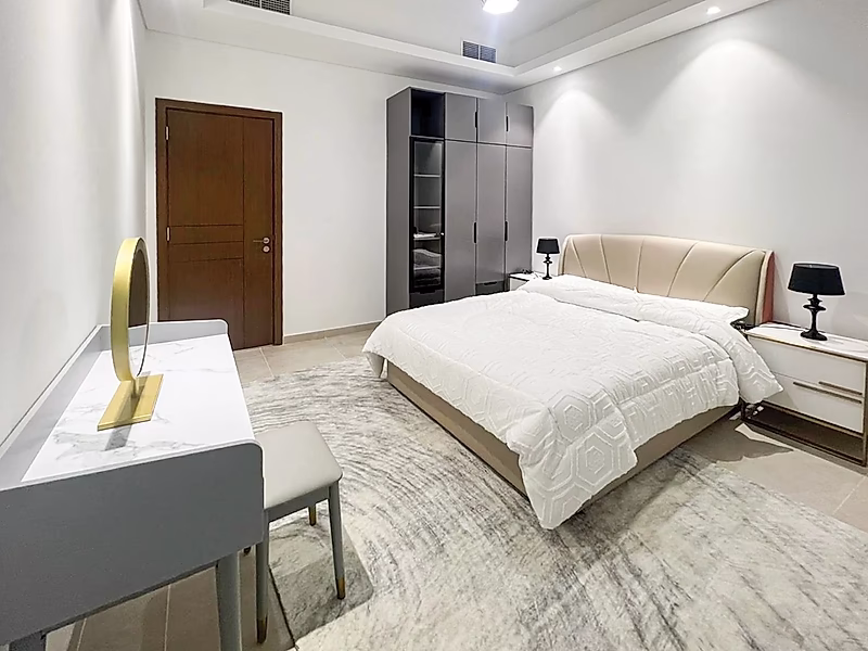 Luxury 2 Bedroom large layout in murano marina | Canal view - Photo 4