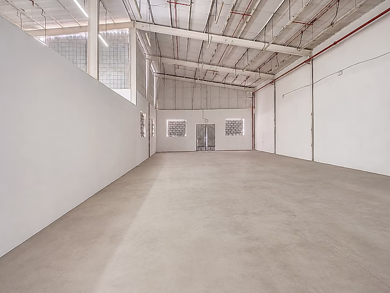 Warehouse for Rent in Old Industrial Area - Photo 2