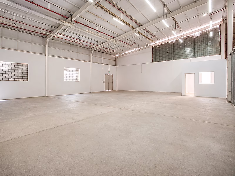 Warehouse for Rent in Old Industrial Area - Photo 3