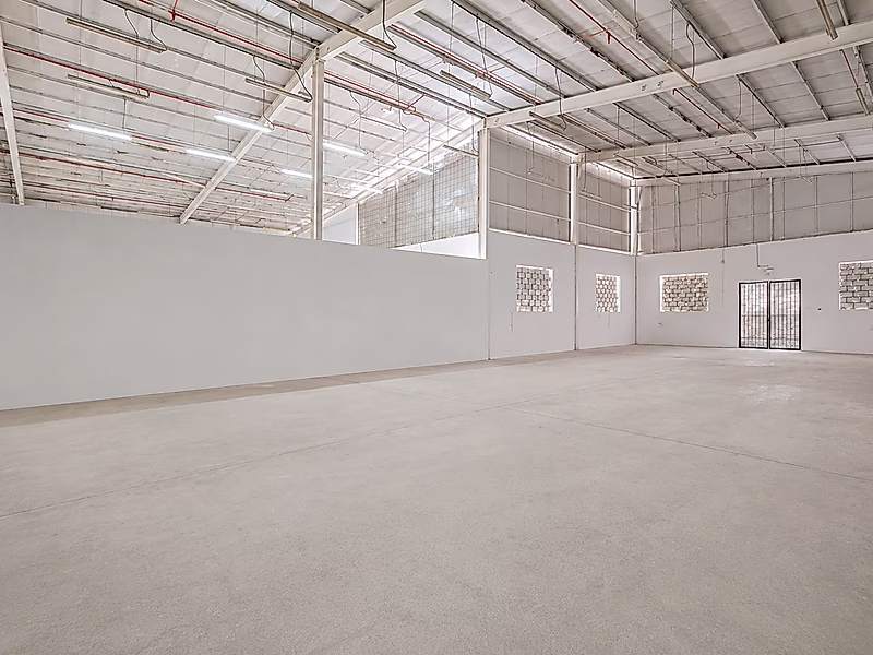 Warehouse for Rent in Old Industrial Area - Photo 4
