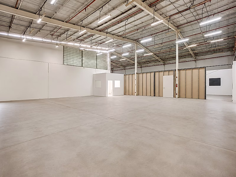 Warehouse for Rent in Old Industrial Area - Photo 5