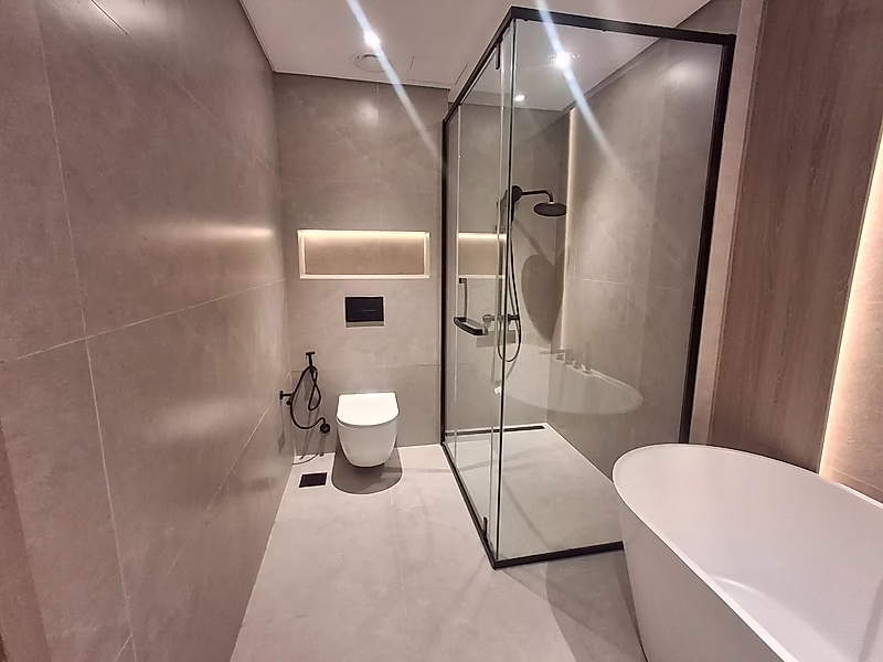 Luxury Apartment | Stylish Living Spaces - Photo 7