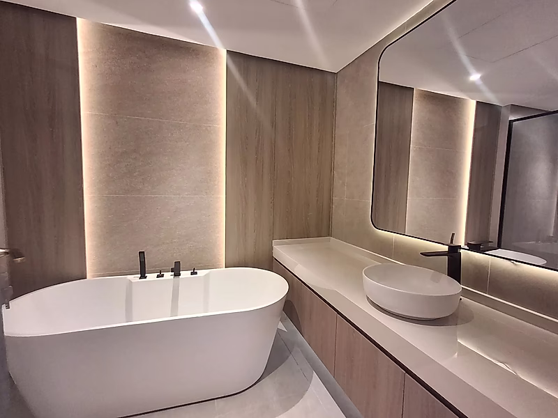 Luxury Apartment | Stylish Living Spaces - Photo 10