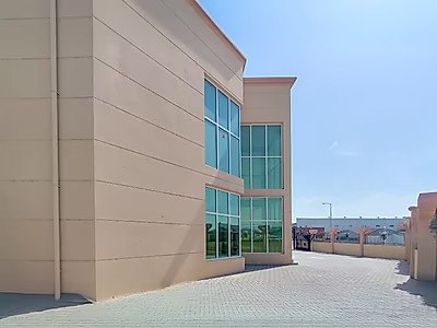 PRIME LOCATION || BRAND NEW WAREHOUSE || OFFICES || SHOWROOM || ROOMS || GARAGE LICENSE