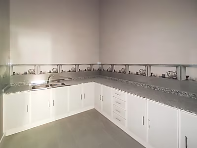 PRIME LOCATION || BRAND NEW WAREHOUSE || OFFICES || SHOWROOM || ROOMS || GARAGE LICENSE