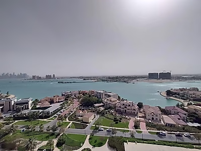شقة فاخرة مكوّنة من 3 غرف نوم بالإضافة إلى غرفة خادمة مع إطلالات على المارينا