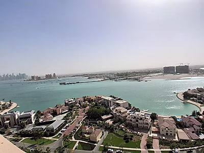 شقة فاخرة مكوّنة من 3 غرف نوم بالإضافة إلى غرفة خادمة مع إطلالات على المارينا