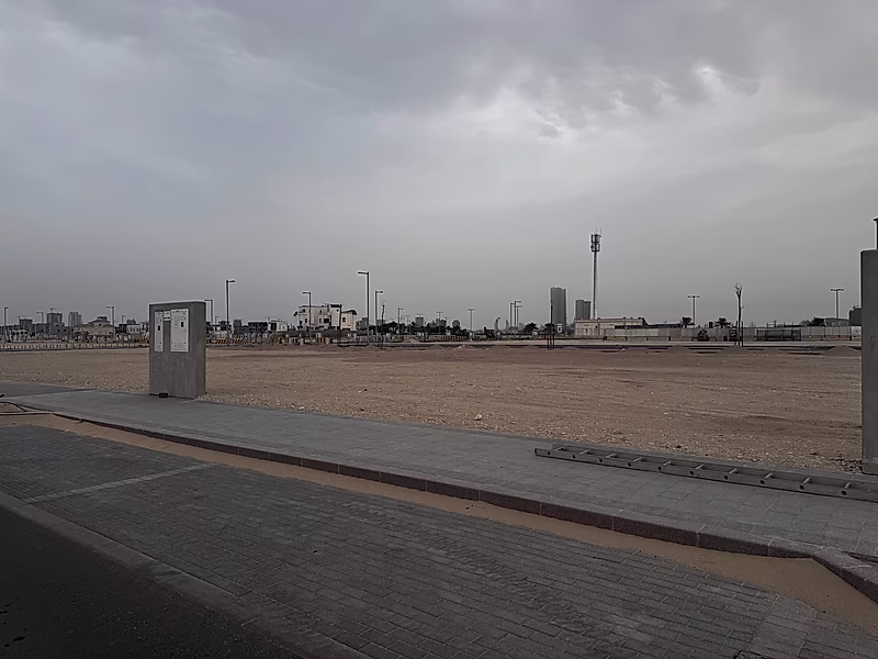 قطعة أرض زاوية بمساحة 399.16 متر مربع مع حديقة خلفية | هزوم لوسيل - Photo 6