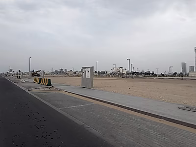 قطعة أرض زاوية بمساحة 399.16 متر مربع مع حديقة خلفية | هزوم لوسيل
