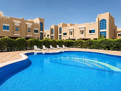فرصة استثمارية حصرية خارج السوق | مجمع سكني فاخر للبيع في قلب الدوحة بعائد استثماري مميز