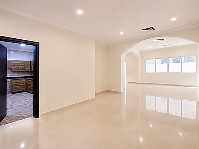 فرصة استثمارية حصرية خارج السوق | مجمع سكني فاخر للبيع في قلب الدوحة بعائد استثماري مميز