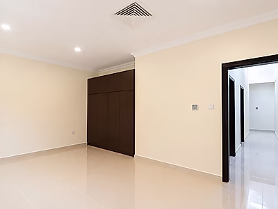 فرصة استثمارية حصرية خارج السوق | مجمع سكني فاخر للبيع في قلب الدوحة بعائد استثماري مميز