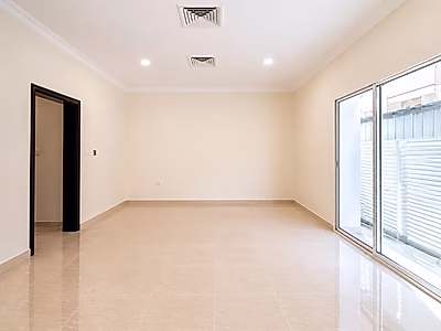 فرصة استثمارية حصرية خارج السوق | مجمع سكني فاخر للبيع في قلب الدوحة بعائد استثماري مميز
