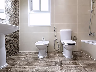 فرصة استثمارية حصرية خارج السوق | مجمع سكني فاخر للبيع في قلب الدوحة بعائد استثماري مميز