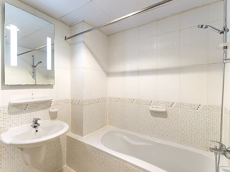Contemporary Furnished 2-Bedroom Apartment | West Bay - Photo 11