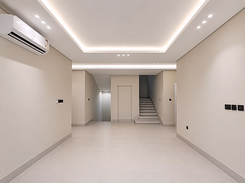 Expansive 7+ Bedroom Villa | Opulent Living - Photo 6