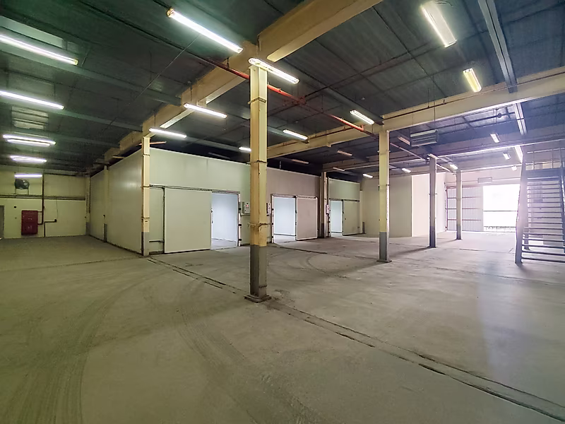 1,667 SQM FOOD STORAGE FOR SALE II ABA SALEEL II 3 CHILLERS II PRIME LOCATION - Photo 16