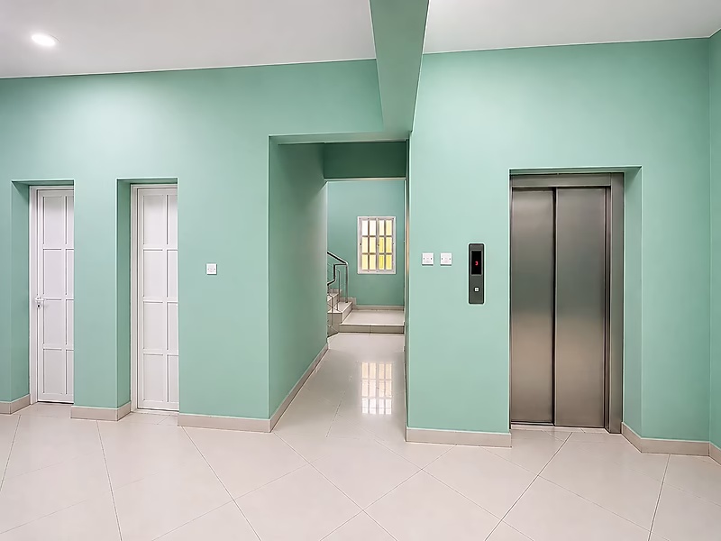 عمارة سكنية مكونة من 5 طوابق للبيع في Umm Ghuwailina | دخل إيجاري مرتفع - Photo 2