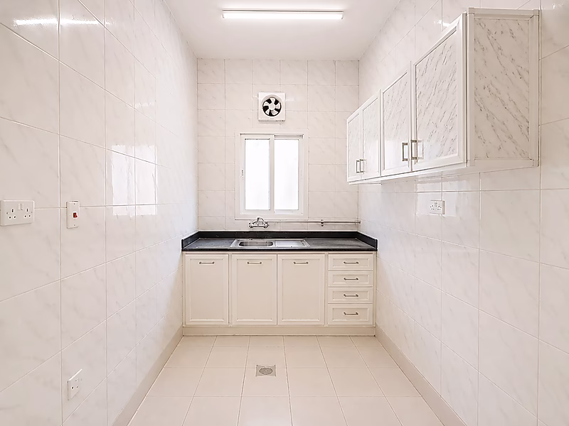عمارة سكنية مكونة من 5 طوابق للبيع في Umm Ghuwailina | دخل إيجاري مرتفع - Photo 5