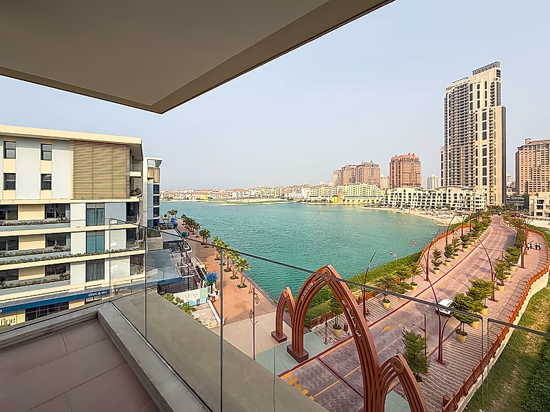 Unique 3-Bedroom + Maid's Room Apartment with Direct Sea View in Gewan Island Promenade - Photo 4