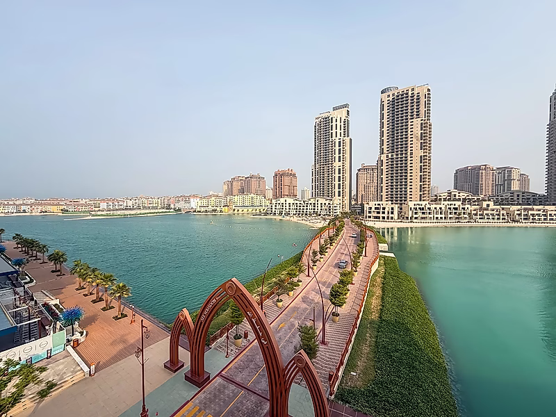 Unique 3-Bedroom + Maid's Room Apartment with Direct Sea View in Gewan Island Promenade - Photo 5