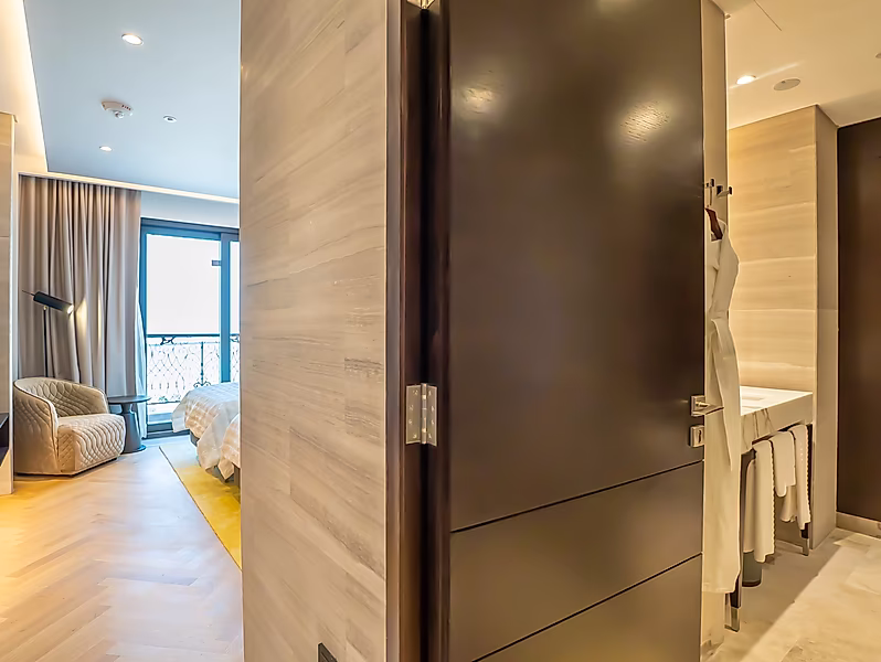 Superior Suite: Fully Furnished 3BR+Maid | Sea Views - Photo 16
