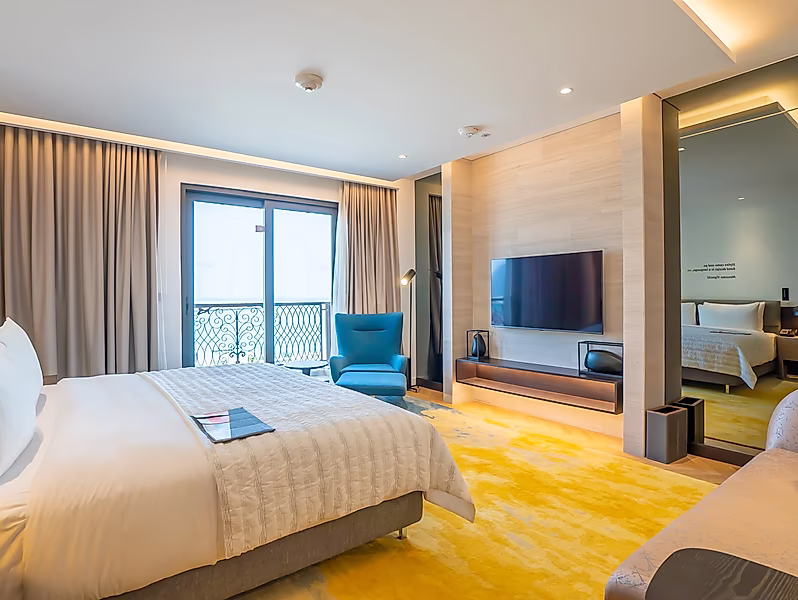 Superior Suite: Fully Furnished 3BR+Maid | Sea Views - Photo 25