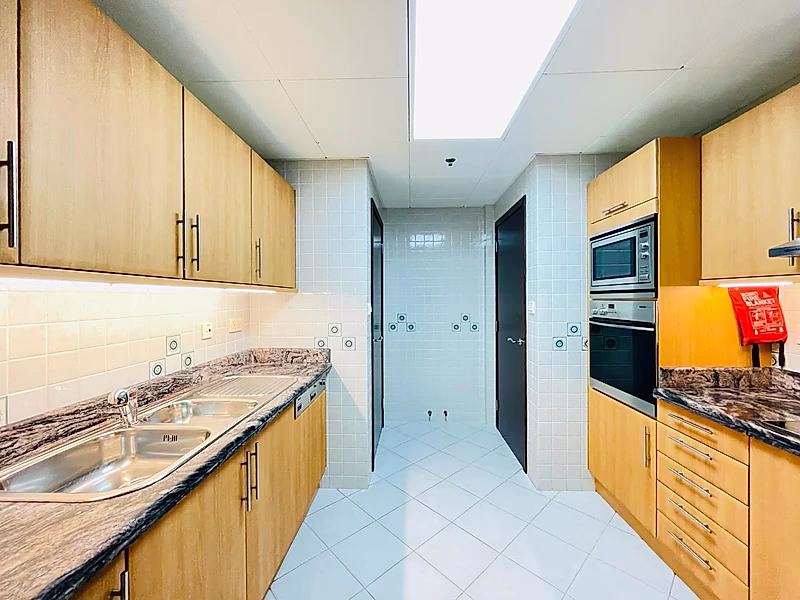BILLS IN! EXCLUSIVE SEA VIEW RESIDENCE IN WESTBAY - Photo 3