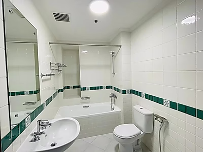 BILLS IN! EXCLUSIVE SEA VIEW RESIDENCE IN WESTBAY