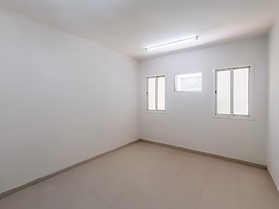 سكن مكون من 50 غرفة + محل للإيجار | أبو نخلة