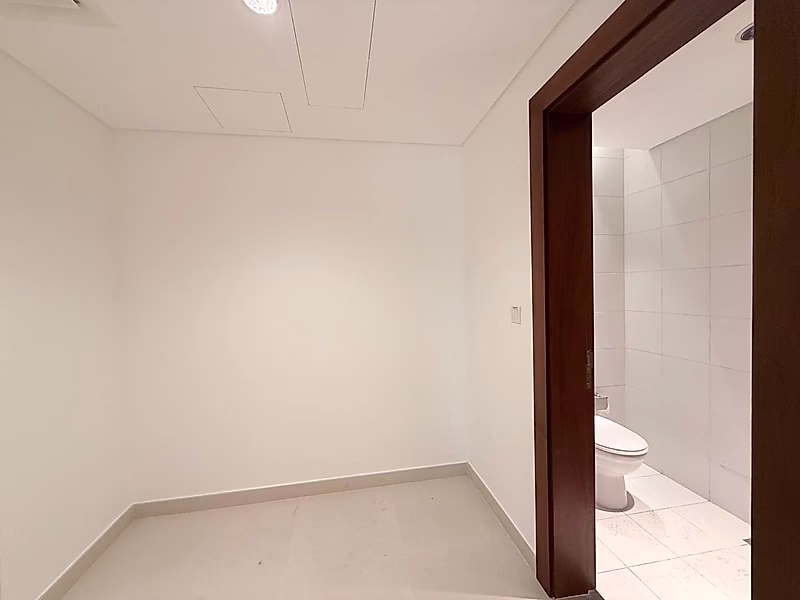Stunning 2BR+Maid Apartment on a High Floor in Gewan Island - Photo 8