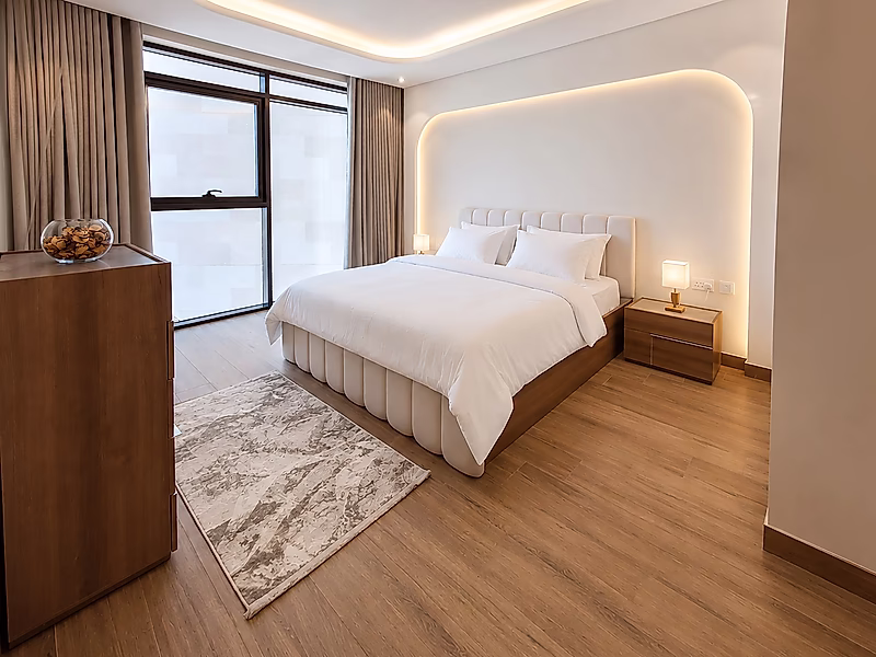 Elegant 2BR Apartment with Waterfront Views - Photo 3