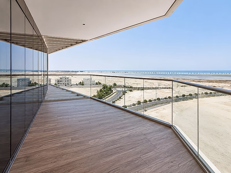 Elegant 2BR Apartment with Waterfront Views - Photo 6