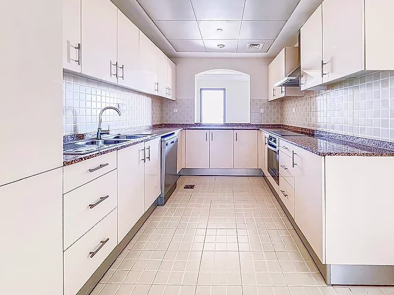 Elegant 1-Bedroom Apartment | Porto Arabia, The Pearl - Photo 3
