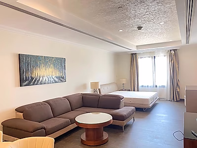 BILLS IN! STUDIO HIGH FLOOR | PORTO