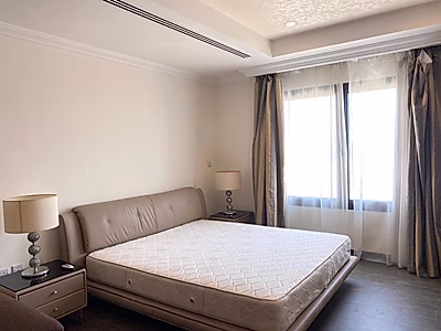 BILLS IN! STUDIO HIGH FLOOR | PORTO
