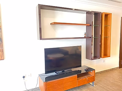 BILLS IN! STUDIO HIGH FLOOR | PORTO
