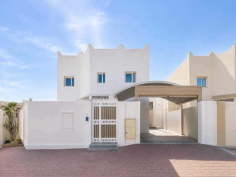 Fully Renovated Villa in Al Khor | 467 sqm Corner Plot - Photo 2