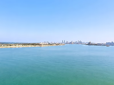فرصة نادرة | 3 غرف + خادمة | إطلالة بحرية مباشرة | مفروشة بالكامل
