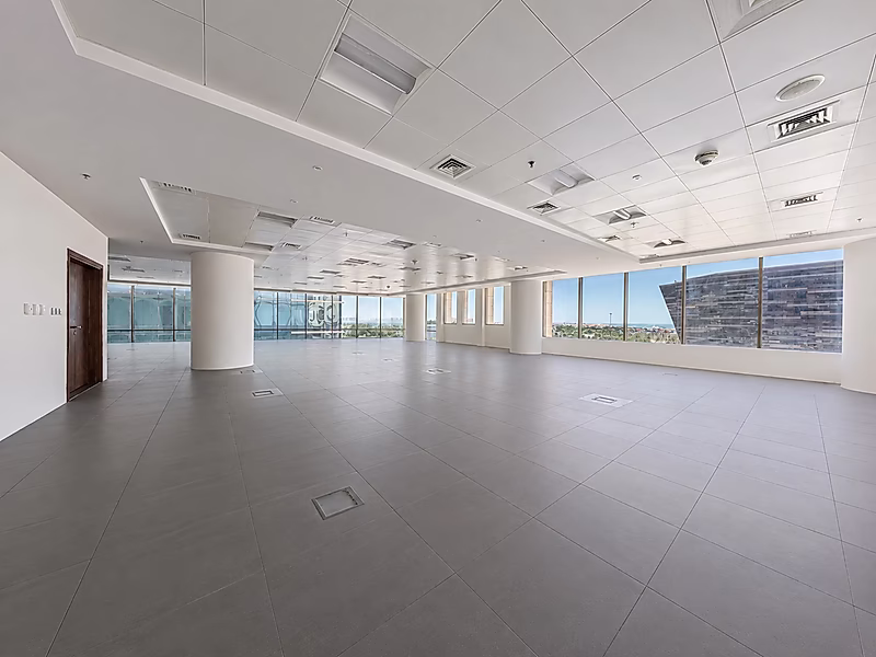 130m² Elite Semi-fitted Business space with Stunning Sea views - Photo 1