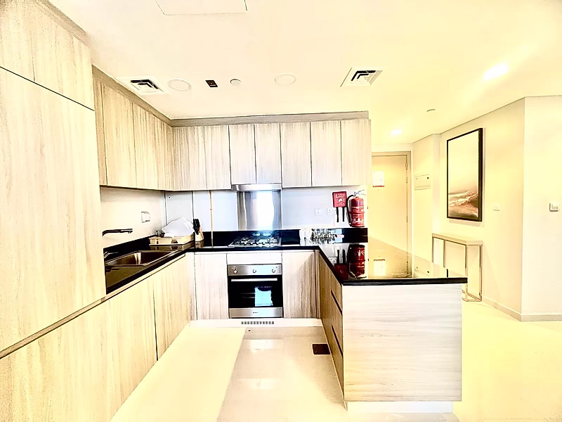 Luxury Beachfront Residence | 2 Bedrooms | Panoramic Sea & Urban Views - Photo 6