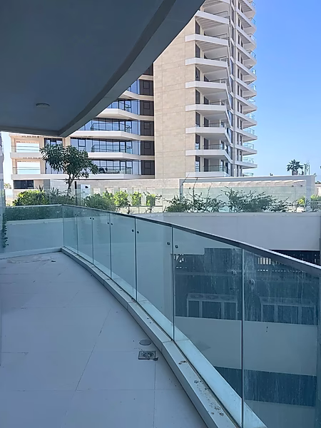 Luxury Beachfront Residence | 2 Bedrooms | Panoramic Sea & Urban Views - Photo 11