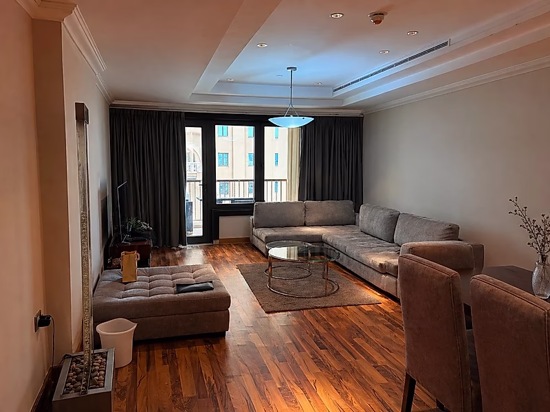 STYLISH LIVING! 1-BEDROOM APARTMENT | PORTO ARABIA - Photo 1