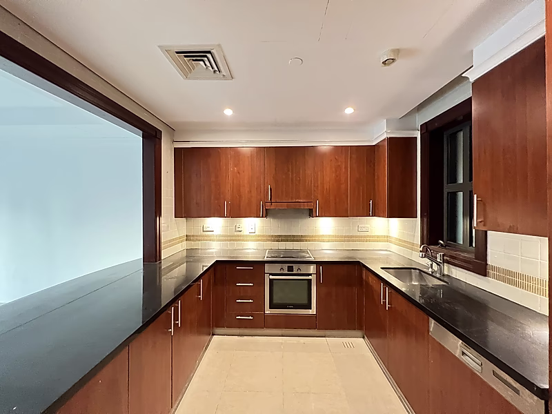 Spacious Townhouse for RENT | Large Sunny Terrace | Mid - Porto Arabia - Photo 6