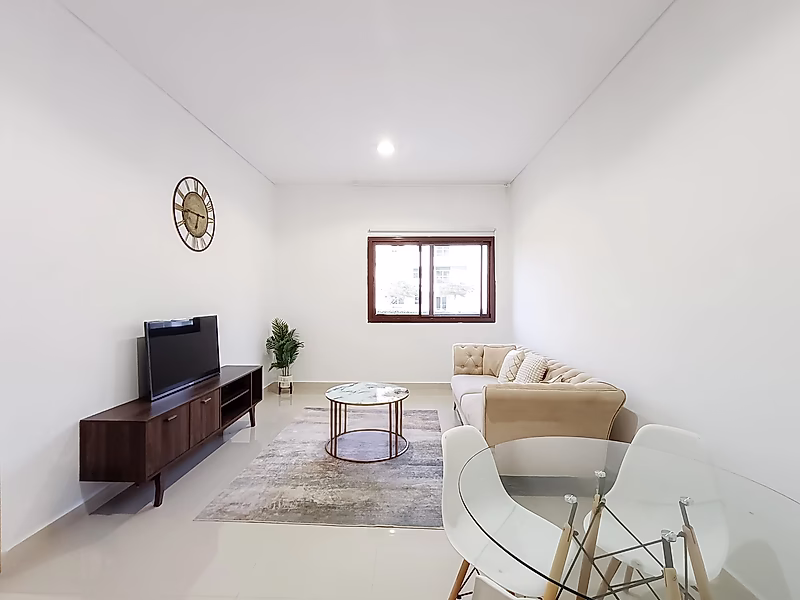Charming 1 Bedroom Apartment for Rent in Fox Hills - Photo 2
