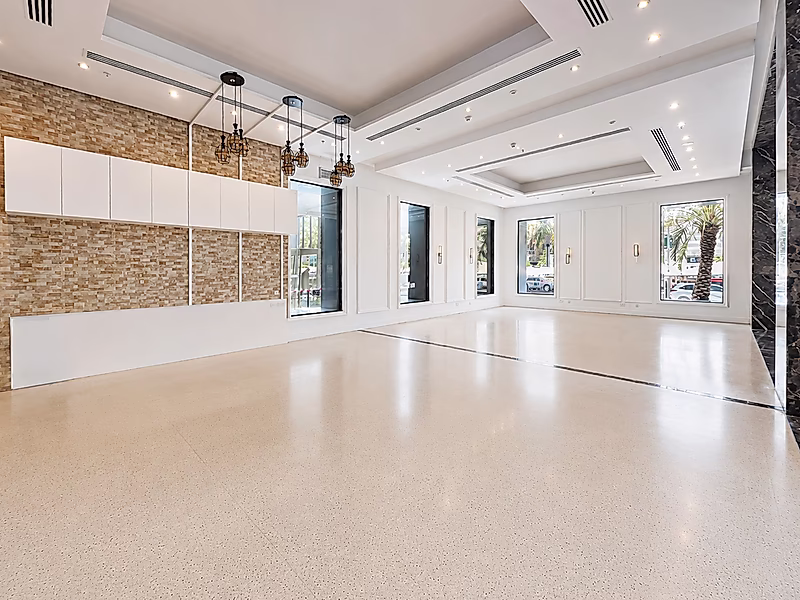 Ideal Coffee Shop Space | 100 SQM Retail Unit in the Heart of West Bay - Photo 1