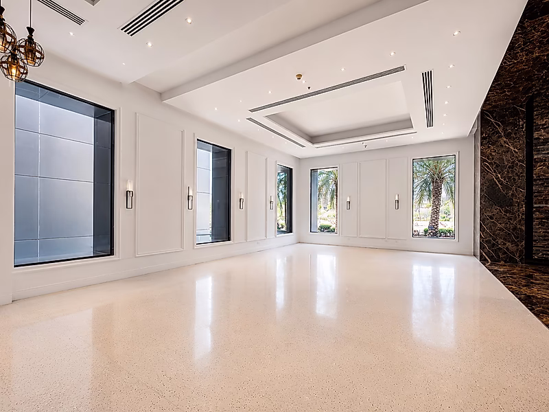 Ideal Coffee Shop Space | 100 SQM Retail Unit in the Heart of West Bay - Photo 6