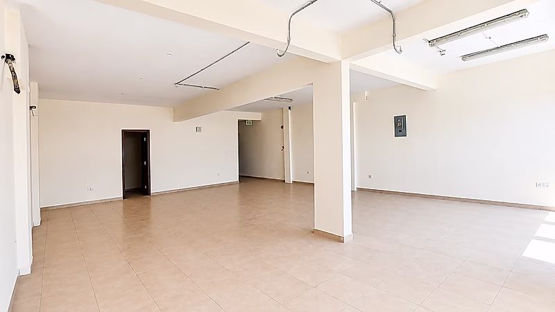 Open-Plan Office for Rent | Al Wakalat Street - Photo 2