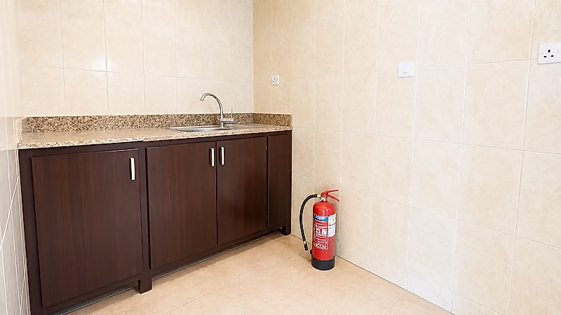 Open-Plan Office for Rent | Al Wakalat Street - Photo 4